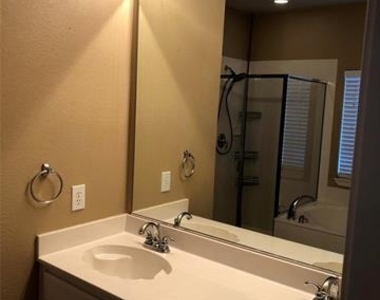 4016 Petersburg Drive - Photo Thumbnail 13