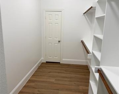 509 S Hampton Court - Photo Thumbnail 20