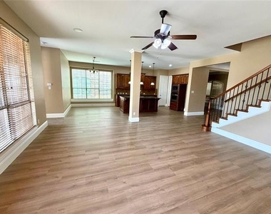 509 S Hampton Court - Photo Thumbnail 12