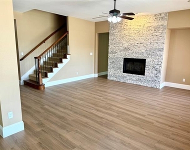 509 S Hampton Court - Photo Thumbnail 7