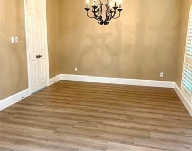 509 S Hampton Court - Photo Thumbnail 4