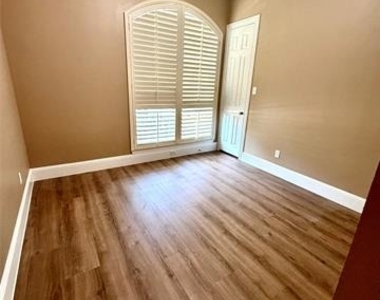 509 S Hampton Court - Photo Thumbnail 22