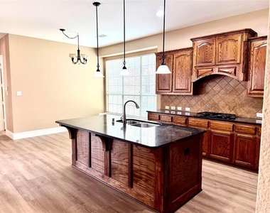 509 S Hampton Court - Photo Thumbnail 8