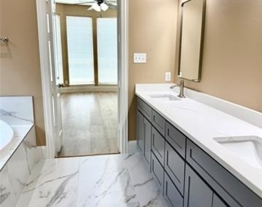 509 S Hampton Court - Photo Thumbnail 14