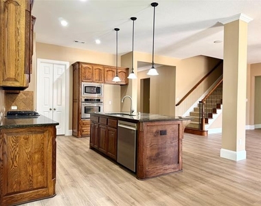 509 S Hampton Court - Photo Thumbnail 11