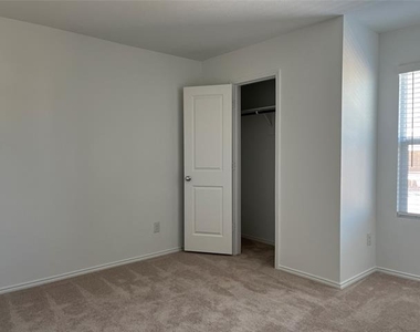 900 Mountain Laurel Drive - Photo Thumbnail 4