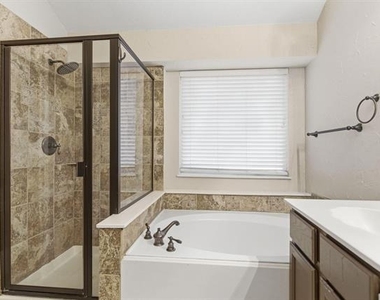 1633 Yellowstone Avenue - Photo Thumbnail 6
