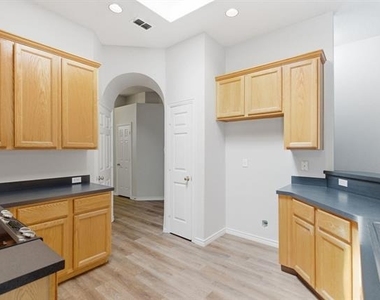 1633 Yellowstone Avenue - Photo Thumbnail 5