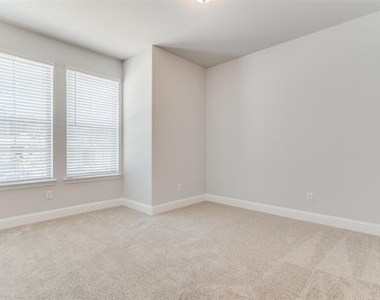 7843 Manilla Drive - Photo Thumbnail 15