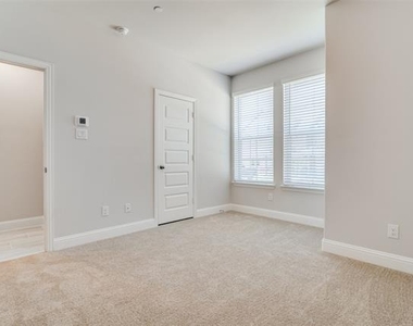 7843 Manilla Drive - Photo Thumbnail 16