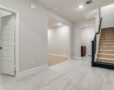 7843 Manilla Drive - Photo Thumbnail 3