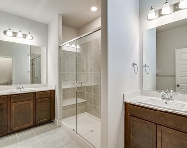 7843 Manilla Drive - Photo Thumbnail 23