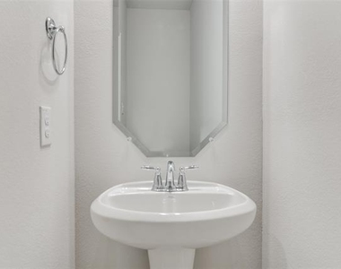 7843 Manilla Drive - Photo Thumbnail 24
