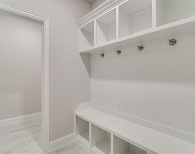 7843 Manilla Drive - Photo Thumbnail 4