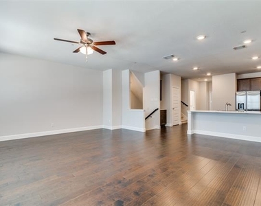 7843 Manilla Drive - Photo Thumbnail 9