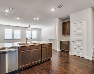 7843 Manilla Drive - Photo Thumbnail 13
