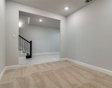 7843 Manilla Drive - Photo Thumbnail 18