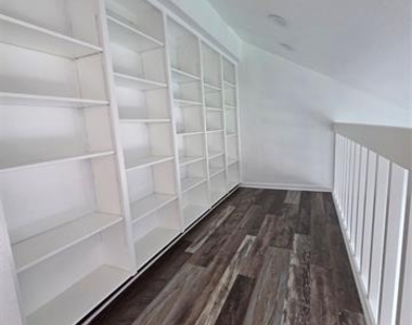 1038 Signal Ridge Place - Photo Thumbnail 7