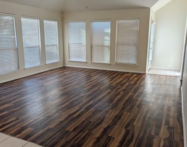 2409 Deerwood Drive - Photo Thumbnail 9