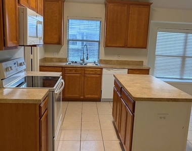 2409 Deerwood Drive - Photo Thumbnail 7