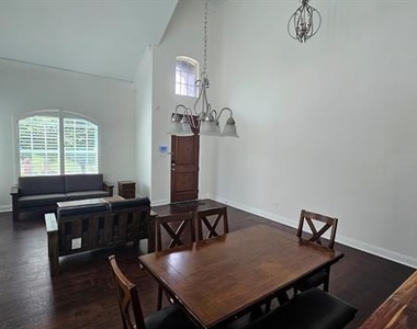 3613 Glenhome Drive - Photo Thumbnail 2