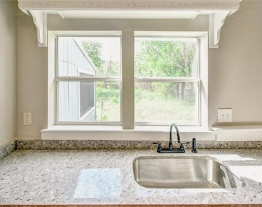 982 W Tarleton Street - Photo Thumbnail 4
