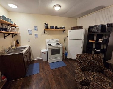1350 Lillius Street - Photo Thumbnail 4
