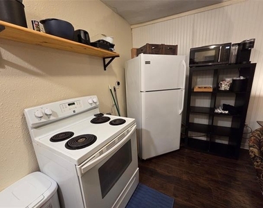 1350 Lillius Street - Photo Thumbnail 5