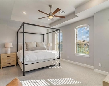 7104 Amber Grove Court - Photo Thumbnail 16