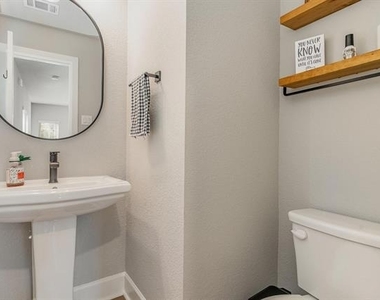 7104 Amber Grove Court - Photo Thumbnail 14