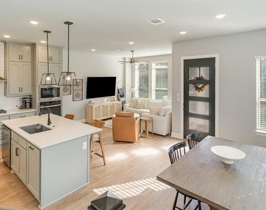 7104 Amber Grove Court - Photo Thumbnail 11