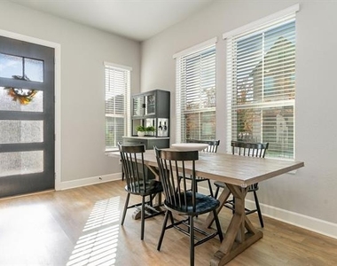 7104 Amber Grove Court - Photo Thumbnail 12