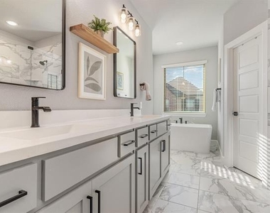 7104 Amber Grove Court - Photo Thumbnail 18