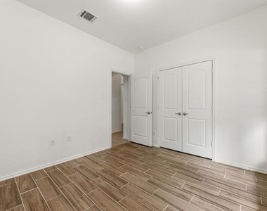 1011 Meadow Green Court - Photo Thumbnail 23