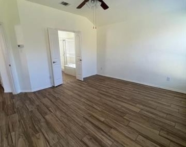 1011 Meadow Green Court - Photo Thumbnail 9