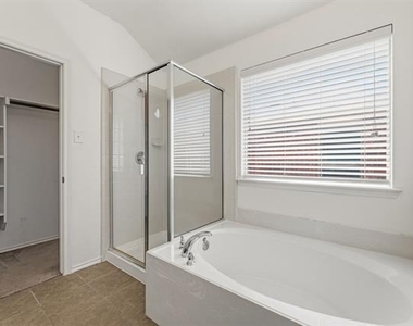1011 Meadow Green Court - Photo Thumbnail 19