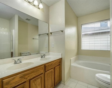 2404 Grover Cleveland Drive - Photo Thumbnail 12