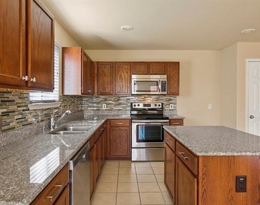 1433 Willoughby Way - Photo Thumbnail 5