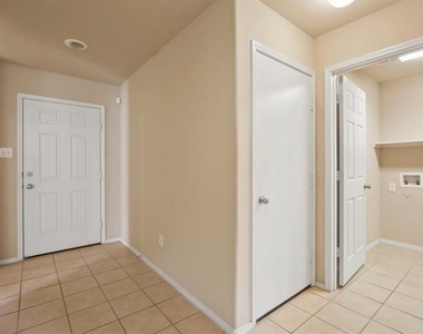 1433 Willoughby Way - Photo Thumbnail 21