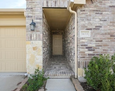 1433 Willoughby Way - Photo Thumbnail 1