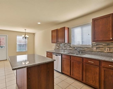 1433 Willoughby Way - Photo Thumbnail 6