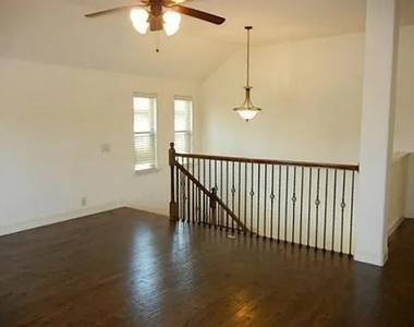 2320 Lynbridge Circle - Photo Thumbnail 11
