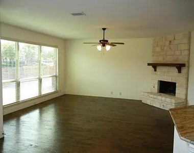 2320 Lynbridge Circle - Photo Thumbnail 9