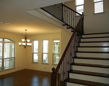 2320 Lynbridge Circle - Photo Thumbnail 10