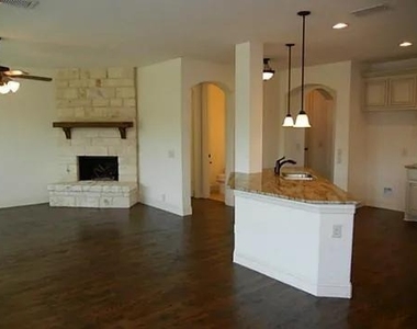 2320 Lynbridge Circle - Photo Thumbnail 8