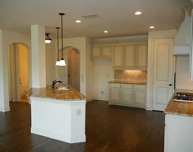 2320 Lynbridge Circle - Photo Thumbnail 5