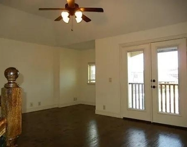 2320 Lynbridge Circle - Photo Thumbnail 13