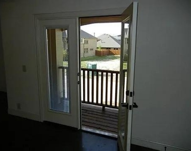 2320 Lynbridge Circle - Photo Thumbnail 14