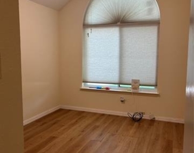 2106 Millwood Drive - Photo Thumbnail 11