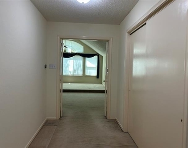 2106 Millwood Drive - Photo Thumbnail 16
